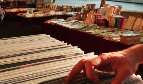 Photo couleur des bouquinistes des quais de Saône - Lyon