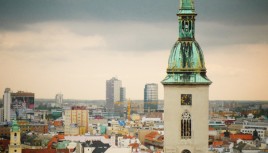 Photo couleur d'une église à Bratislava, Slovaquie