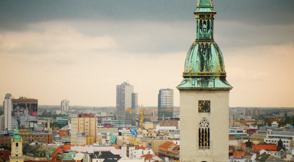 Photo couleur d'une église à Bratislava, Slovaquie