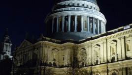 Photo couleur de la cathedrale Saint-Paul à Londres