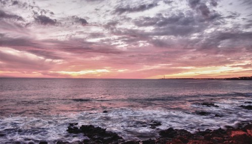 Photo couleur coucher de soleil sur un Phare à Lanzarote