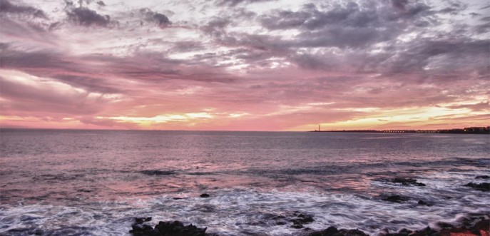 Photo couleur coucher de soleil sur un Phare à Lanzarote