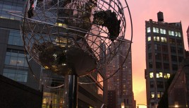 Photo couleur d'un coucher de soleil sur West Central Park - New-York