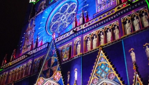 Photo couleur de la cathédrale Saint Jean lors de la Fête des Lumières 2008 - Lyon