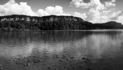 Lac d'Ilay (Jura) - photo noir et blanc panoramique