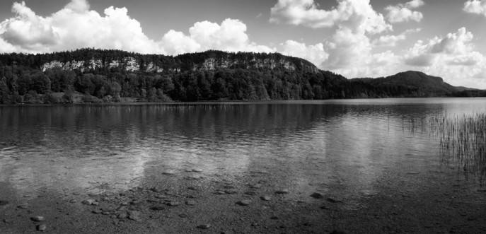 Lac d'Ilay (Jura) - photo noir et blanc panoramique