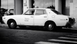 Photo noir et blanc de taxi vintage à Gozo, Malte