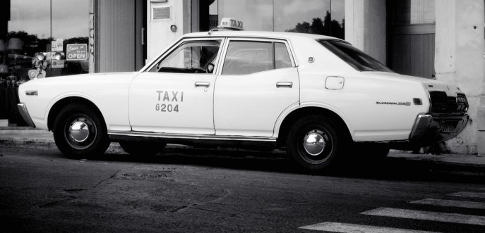 Photo noir et blanc de taxi vintage à Gozo, Malte