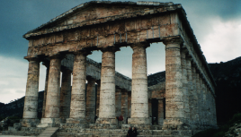 Photo couleur du temple romain de Segeste - Sicile