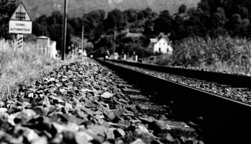 Photo noir et blanc de la voie ferrée à Aiguebelette, Isère