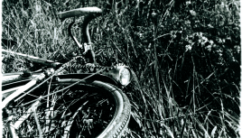 Photo noir et blanc d'un vélo, Haute-Saône